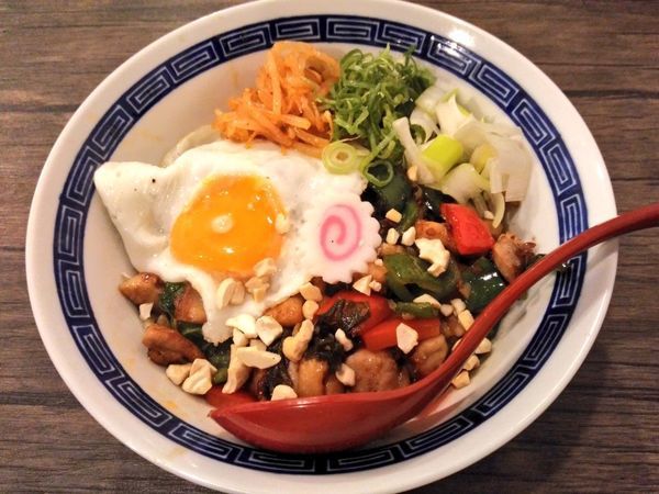 「期間限定 ガパオまぜそば」@ラーメンLabソウハチヤの写真