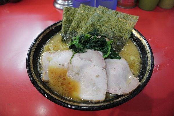 「中盛チャーシュー麺　970円　麺カタメ」@家系総本山 ラーメン吉村家の写真