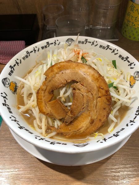 「豚骨野郎  大盛（茹で野菜）」@野郎ラーメン 大森店の写真