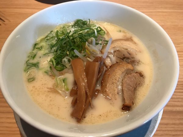 「塩とんラーメン 大 800+70円」@塩見家 とんとんの写真