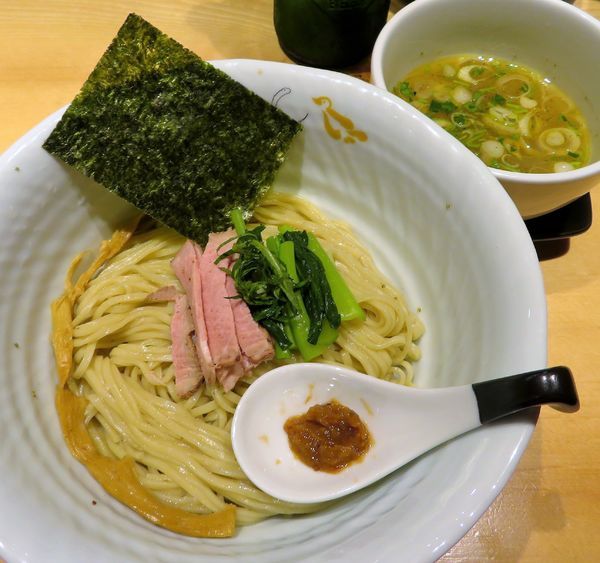 「蛤の塩細つけそば（7・8月20食限定。980円）」@SOBAHOUSE 金色不如帰 新宿御苑本店の写真