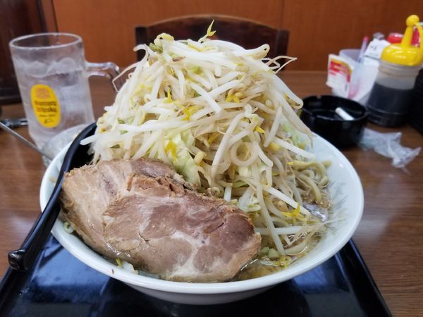「YOSHIラーメン、ヤサイマシマシ、アブラ少なめ、味濃いめ」@麺処 善の写真