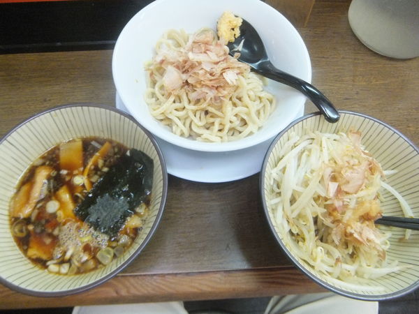 「つけ麺200g750円(野菜増し、ニンニクアブラカツオ多め)」@ラーメン つけ麺 笑福 南森町店の写真