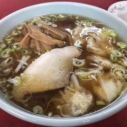 ワンタンメン 700円