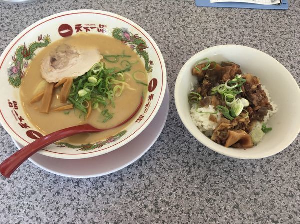 「こってりラーメン 牛すじ丼」@天下一品 茨木けいさつ前店の写真