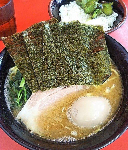 「半熟味玉ラーメン 800円」@武蔵家直系 ぼうそう家の写真