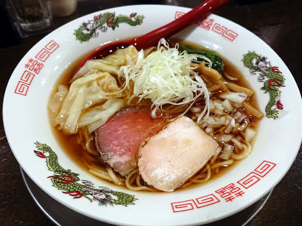 「冷たい煮干し雲呑そば」@立ち呑み居酒屋 金町製麺の写真