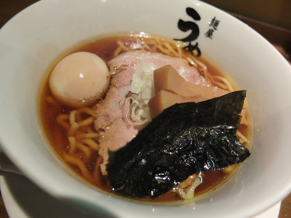 「味玉醤油らーめん(太麺・ロースチャーシュー)」@麺屋 うめはら 伊勢崎店の写真