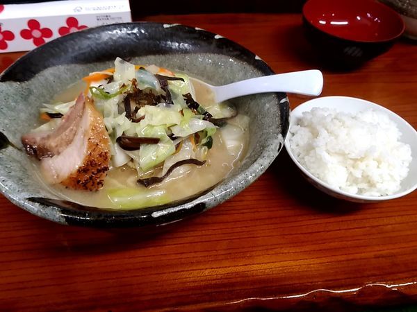 「来瑠里らーめん(創作野菜らーめん)800円＋無料TKG」@麺z くるりの写真