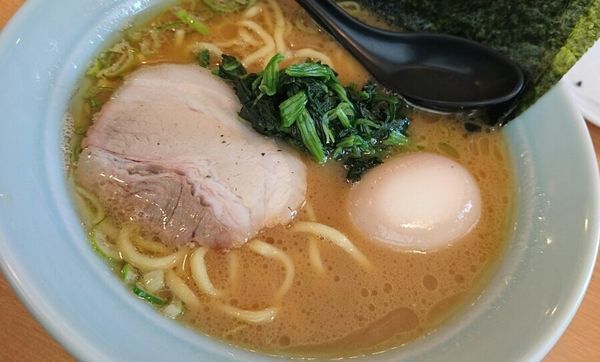 「味玉ラーメン」@ラーメン銀家 戸塚店の写真