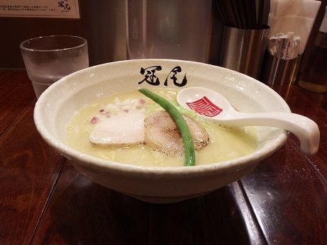 「純白湯らぁめん」@らぁめん冠尾 恵比寿西店の写真