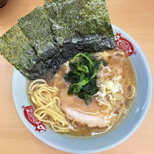 「ラーメン　￥７２０」@横浜ラーメン 町田家 新宿南口店の写真