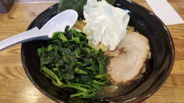 「豚骨醤油　ほうれん草　固め、濃いめ、多め」@らあめん 万咲 松本店の写真