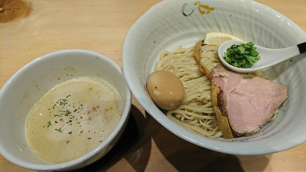 「味玉つけ麺（塩）　１０００円」@SOBAHOUSE 金色不如帰 新宿御苑本店の写真