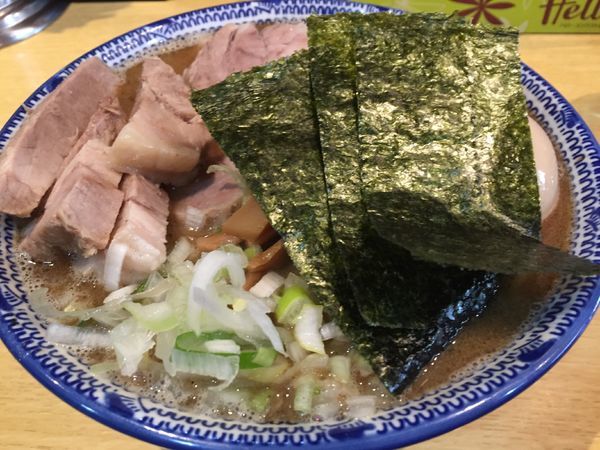 「中華そば＋半チャーシュー」@くり山の写真