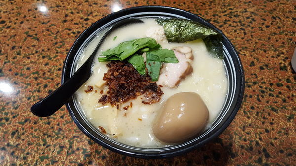 「濃厚鶏出汁麺(半熟味付玉子入り800円)大盛(100円)」@鮮魚鶏出汁麺 沢むらの写真