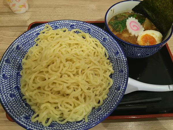 「つけめん　特盛（２玉(４６０ｇ)）　：冷盛り　※㋗で５００円」@ちゃーしゅうや武蔵 イオン南松本店の写真