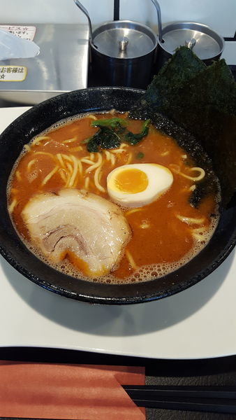 「赤味噌ラーメン　麺固め」@横浜らーめん 源泉 海老名店の写真