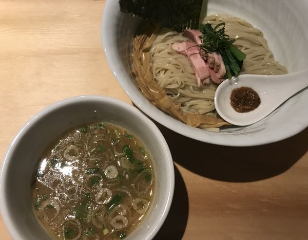 「7月8月限定 蛤の塩細つけそば ¥980」@SOBAHOUSE 金色不如帰 新宿御苑本店の写真