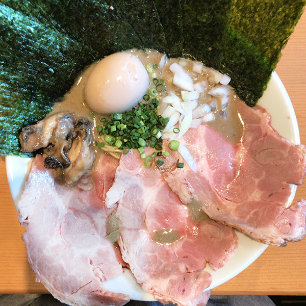 「濃厚牡蠣煮干 具だくさん特製」@麺屋 まほろ芭の写真