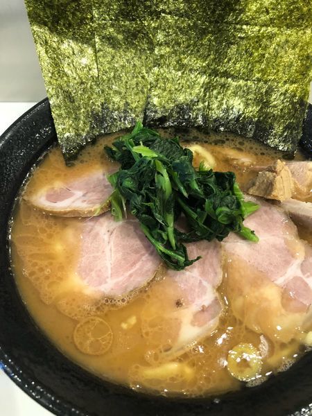 「チャーシュー麺並900円、硬め濃いめ」@かわむら家の写真