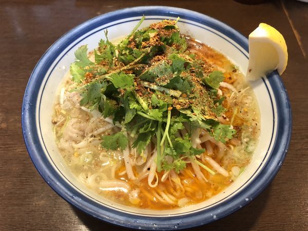 「パクチーラーメン＋わんたん＋シビカラ増し」@麺屋 はやしまるの写真