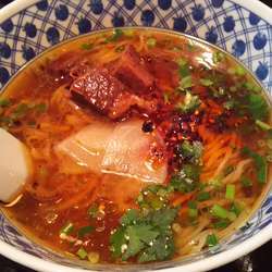 牛肉拉麺+餃子+サラダ(Bセット)¥1080