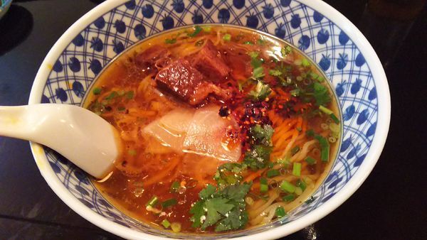 「牛肉拉麺+餃子+サラダ(Bセット)￥1080」@中国蘭州牛肉拉麺 王記 横浜店の写真