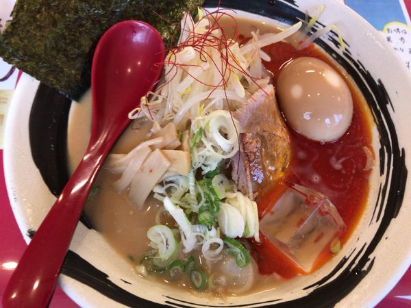 「夏季限定一日10食：冷やしラーメン・赤900円+味玉100円」@天国と地獄の味噌拉麺 小京都村田町本店の写真