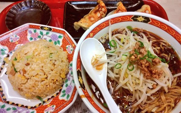 「かけらーめん+半チャハーン+肉汁大餃」@中華食堂 一番館 川崎店の写真