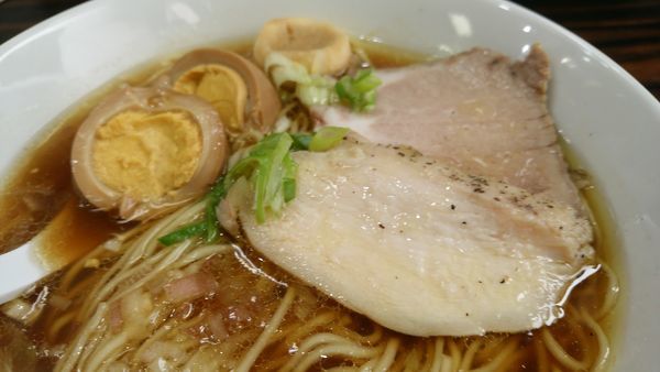 「アジ煮干し中華そば　昔ながらの固ゆで玉子」@中華そば 梟の写真