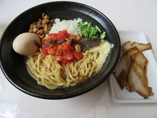「特製エビまぜそば（８５０円）＋味玉＋チャーシュー」@はりけんラーメンの写真