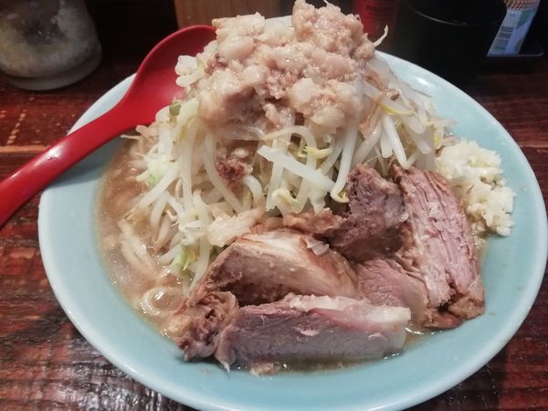 「中ラーメン（750円）」@立川マシマシの写真