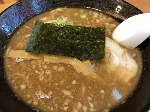 「魚介系とんこつラーメン」@遊遊亭の写真
