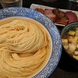 限定 淡麗昆布水つけ麺塩+特盛+チャーシュー盛り合わせ