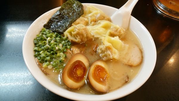 「チャーシューワンタンじゃんたん」@らーめん 茂木の写真