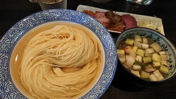「限定 淡麗昆布水つけ麺塩+特盛+チャーシュー盛り合わせ」@麺処 ほん田 nijiの写真