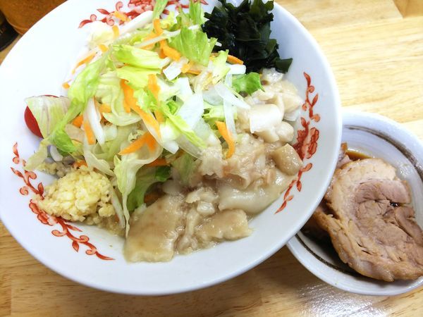 「【限定】冷やし中華ごま　ニンニクアブラマシマシ　900円」@ラーメン 登良治郎の写真