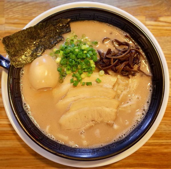 「博多ラーメン…730円　手もみ麺コール」@二代目 白神の写真