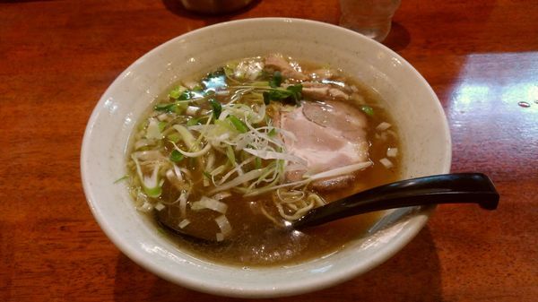 「塩ラーメン　680円」@めん屋 まんまるの写真