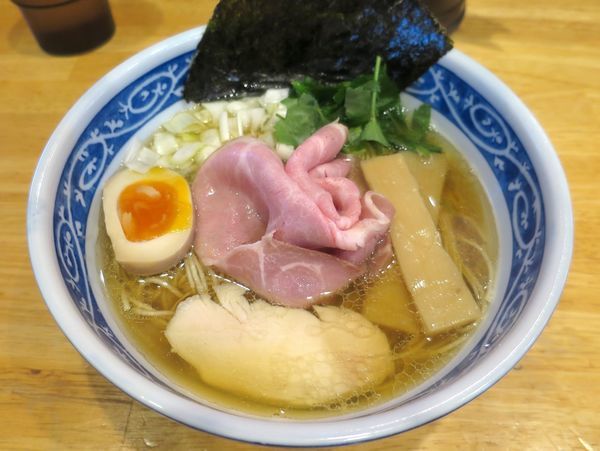 「煮干しそば・白醤油 ６９０円」@寿製麺よしかわ 坂戸店の写真
