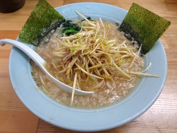 「ネギラーメン ７００円 ※麺硬め・アブラ多め」@ラーメンショップ 椿 上彦川戸店の写真
