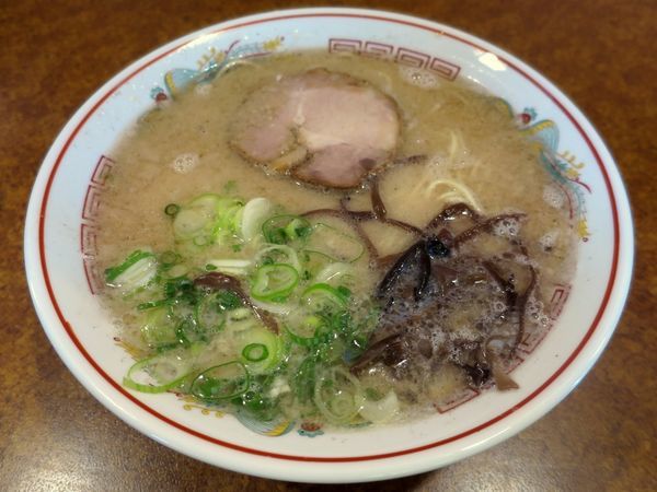 「久留米ラーメン ６９０円」@ラーメン・ホルモン焼肉育元の写真