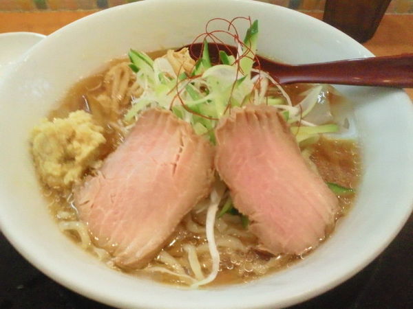 「冷やしらーめん 850円、おろし生姜 50円」@麺や うから家からの写真