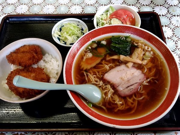 「Ｃセット(小かつ丼＋ラーメン)850円」@清水食堂の写真