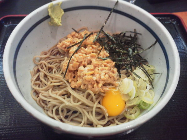 「納豆そば 450円」@蕎麦 一心たすけ 田町店の写真