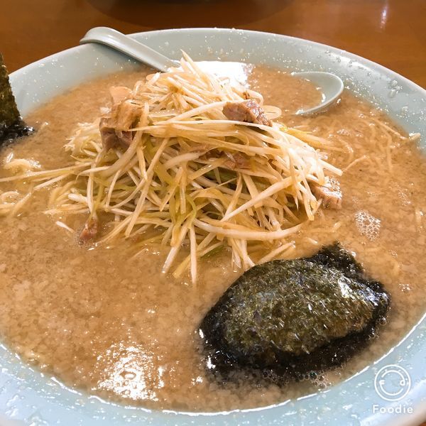 「ネギラーメン中盛りコッテリ」@ラーメンショップ椿 新治店の写真