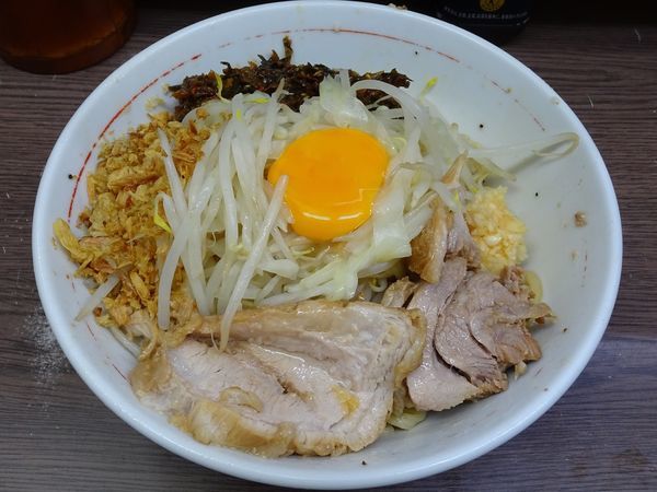 「小ラーメン（740円）＋汁なし（80円）ニンニク高菜」@ラーメン二郎 横浜関内店の写真