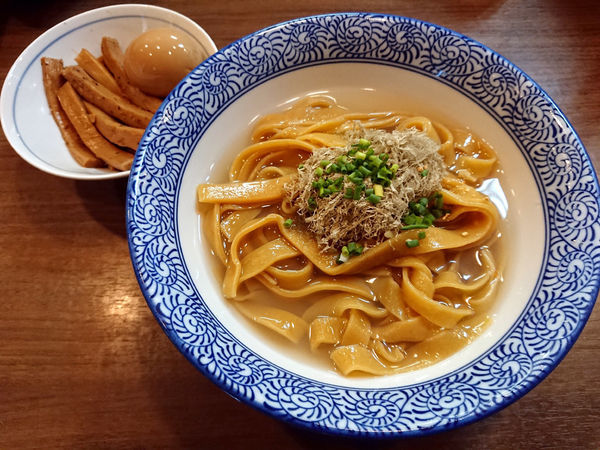 「限定 純手打ち冷かけ蕎麦+味玉+メンマ」@煮干しつけ麺 宮元の写真