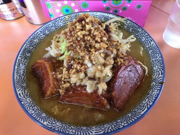 「豚ラーメン(ニンニク、カラメ)880円」@ブタキング 札幌環状店の写真